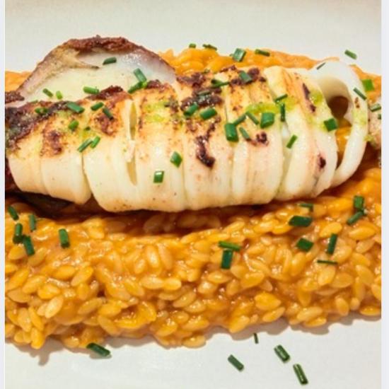 FALSO RISOTTO CON CALAMAR A PRANCHA E ALI OLI DE WAKE E ALLOS CONFITADOS 